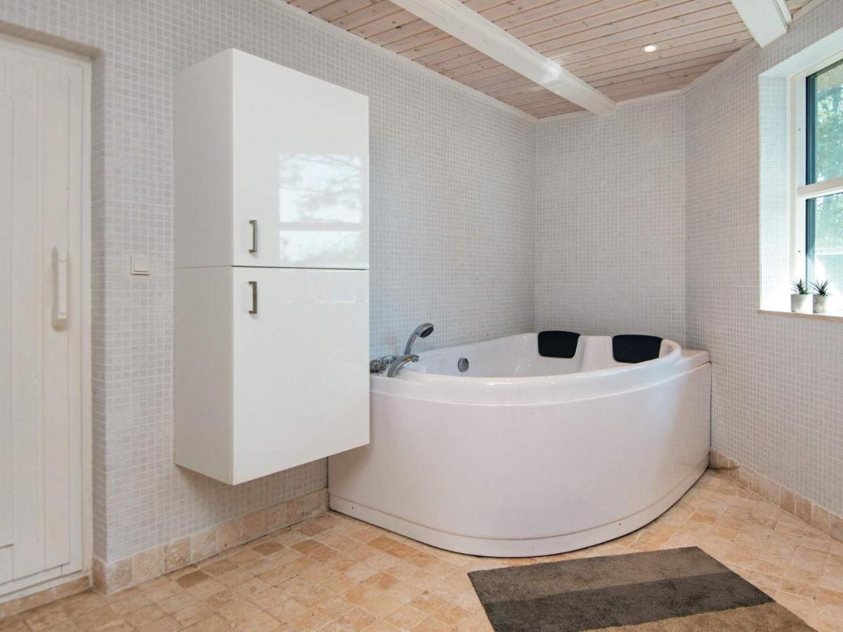7 Person Holiday Home In R M Vesterhede Экстерьер фото